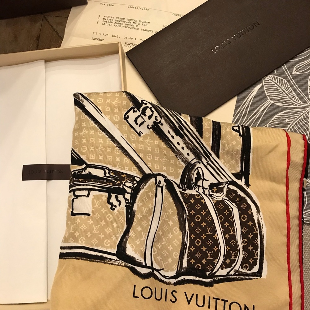 Louis Vuitton Carre Trunk silk scarf Marron M73984